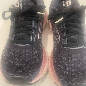 Brooks Women's Black and Pink Athletic Shoes